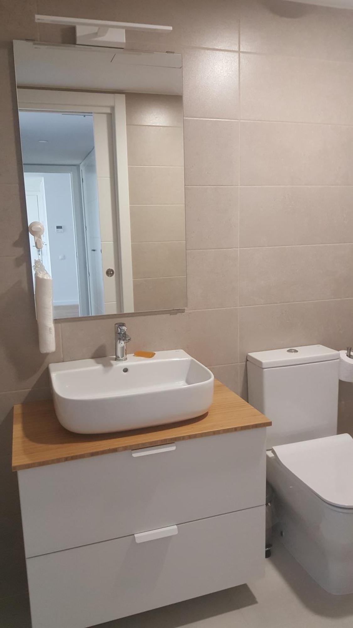 Habitacio Individual Amb Bany Privat Port-forum Homestay