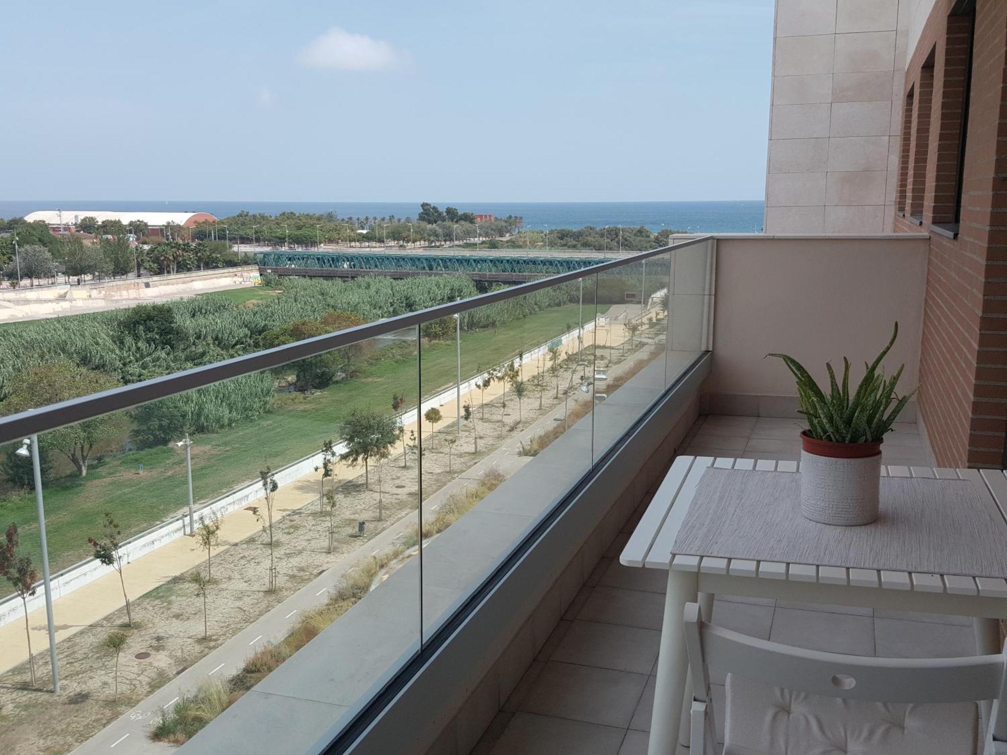Habitacio Individual Amb Bany Privat Port-forum Homestay